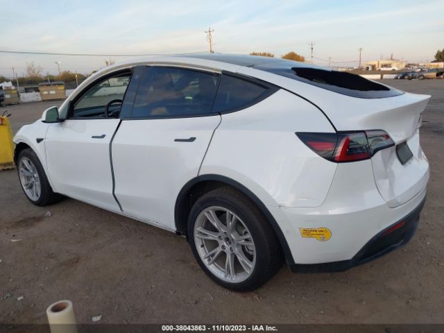 7SAYGDEE8NF518797  tesla model y 2022 IMG 2