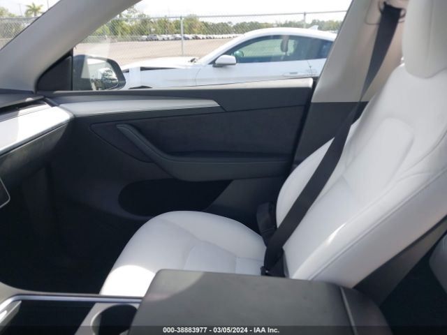 7SAYGDEF2NF523535  tesla model y 2022 IMG 4