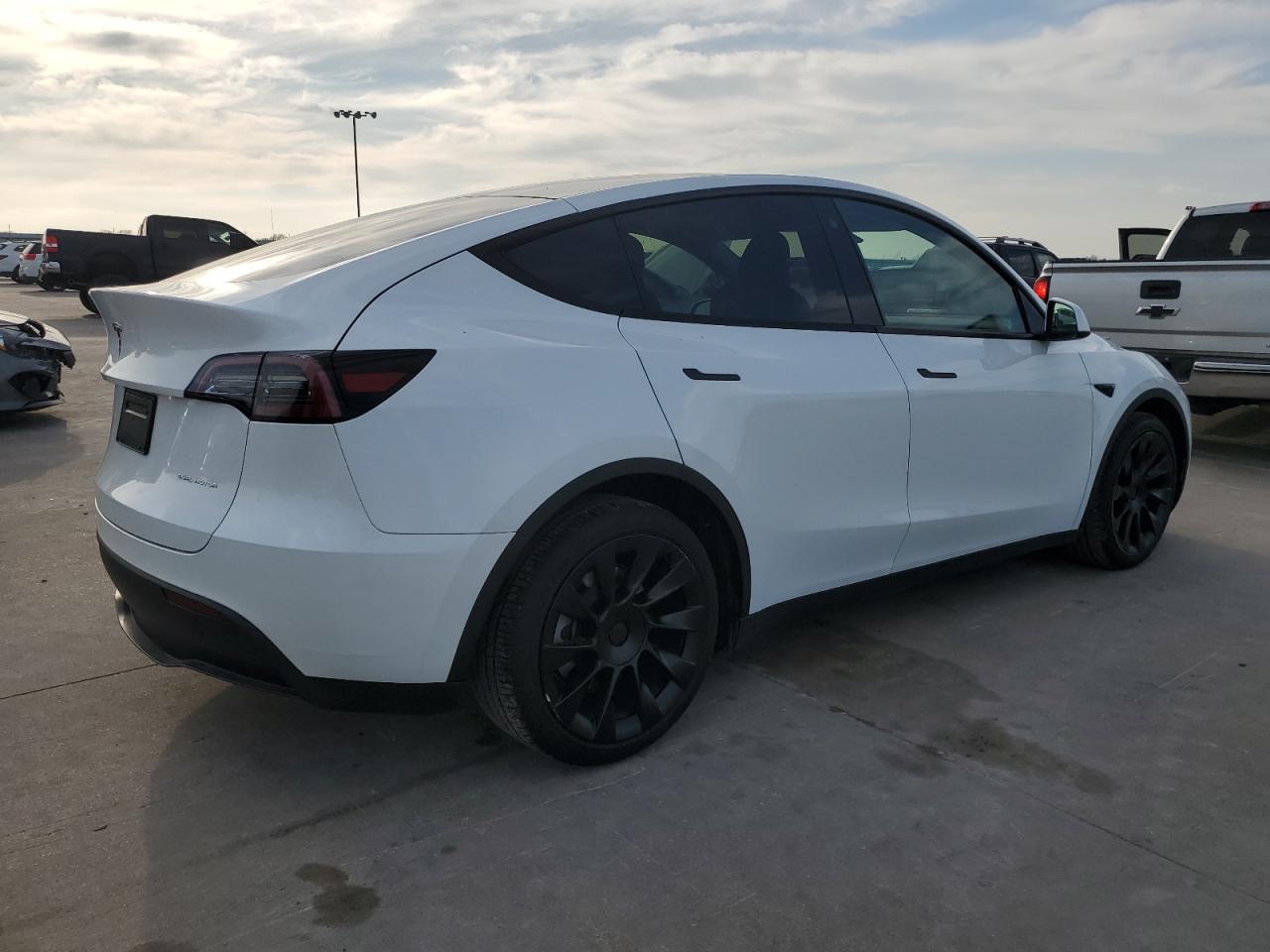 7SAYGAEE0PF710202  tesla model y 2023 IMG 3