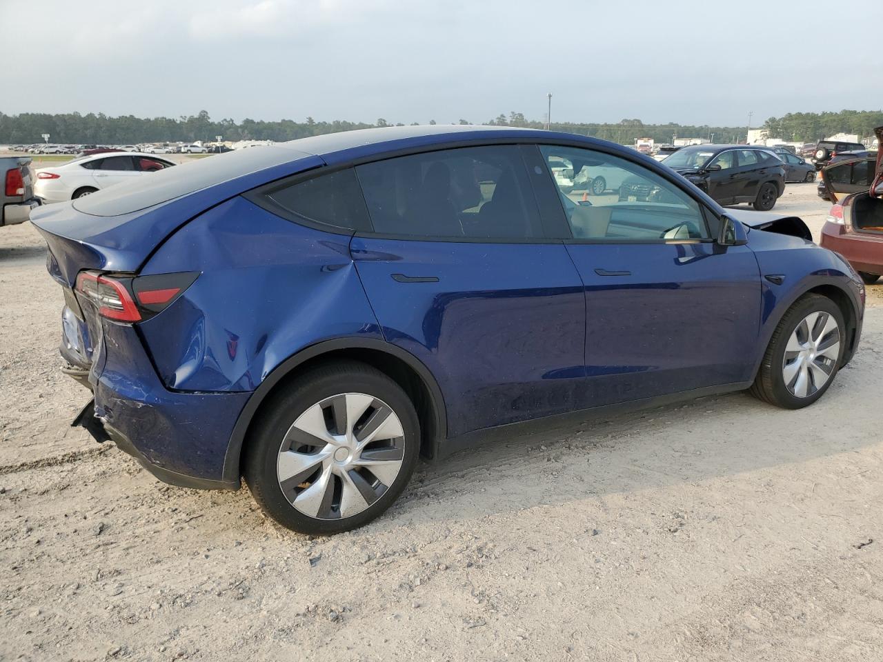 7SAYGDEE0PA165987  tesla model y 2023 IMG 2