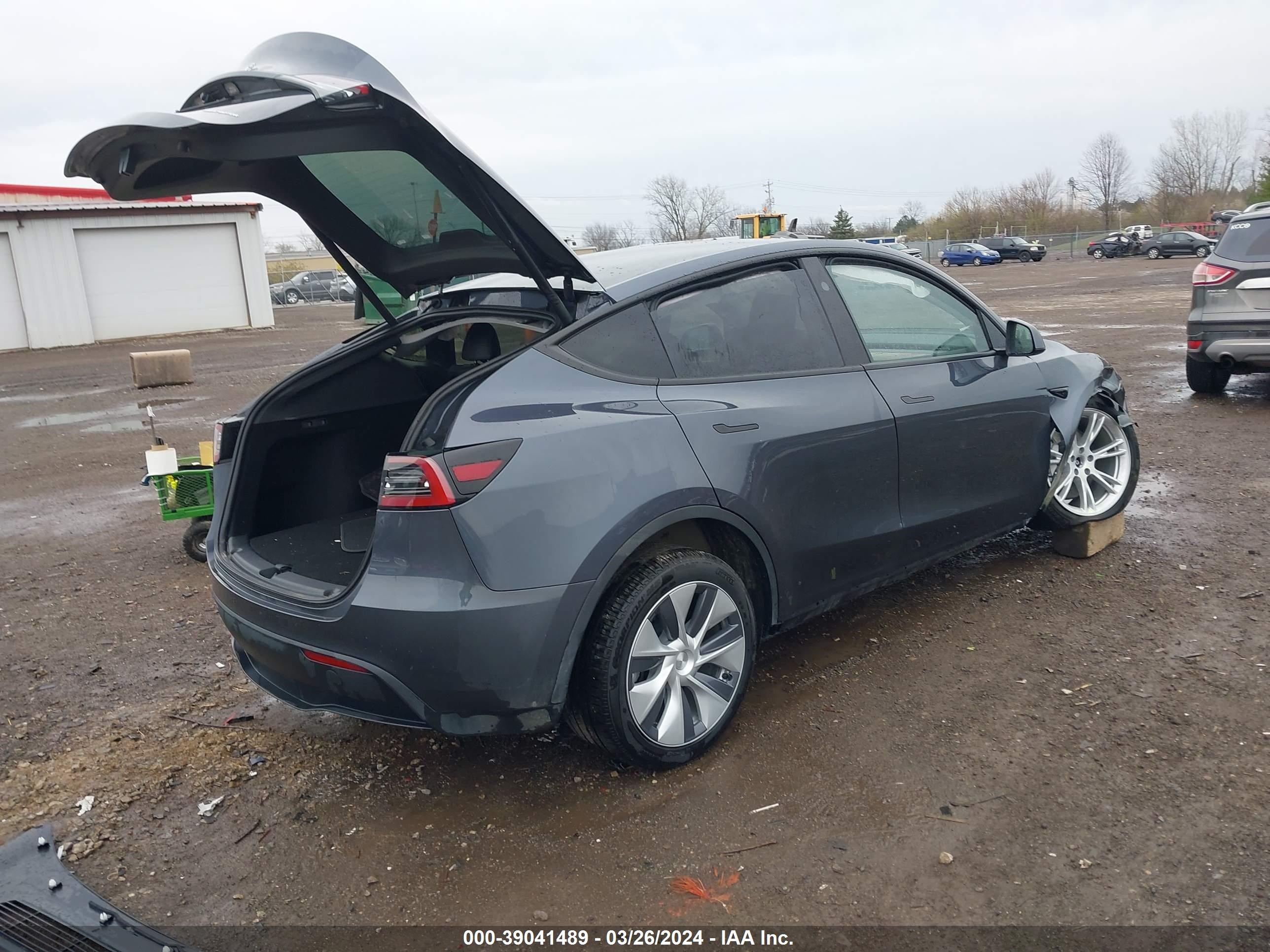 7SAYGDEE1PA188419  tesla model y 2023 IMG 3