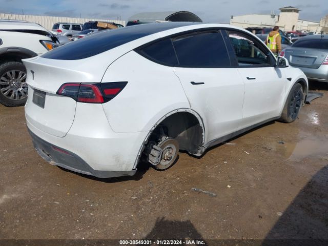 7SAYGDEE2PA083808  tesla model y 2023 IMG 3