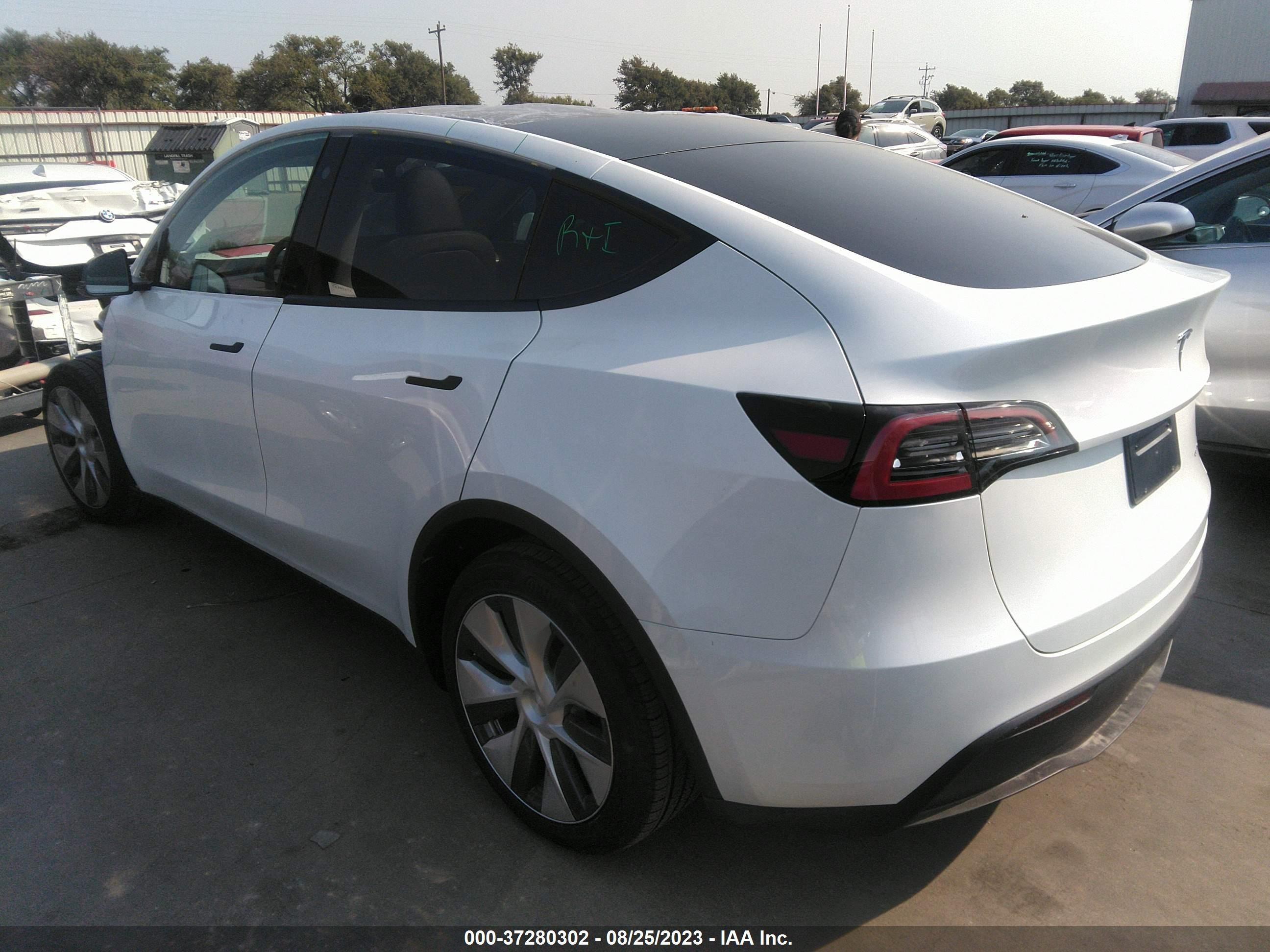 7SAYGDEE3PA088306  tesla model y 2023 IMG 2