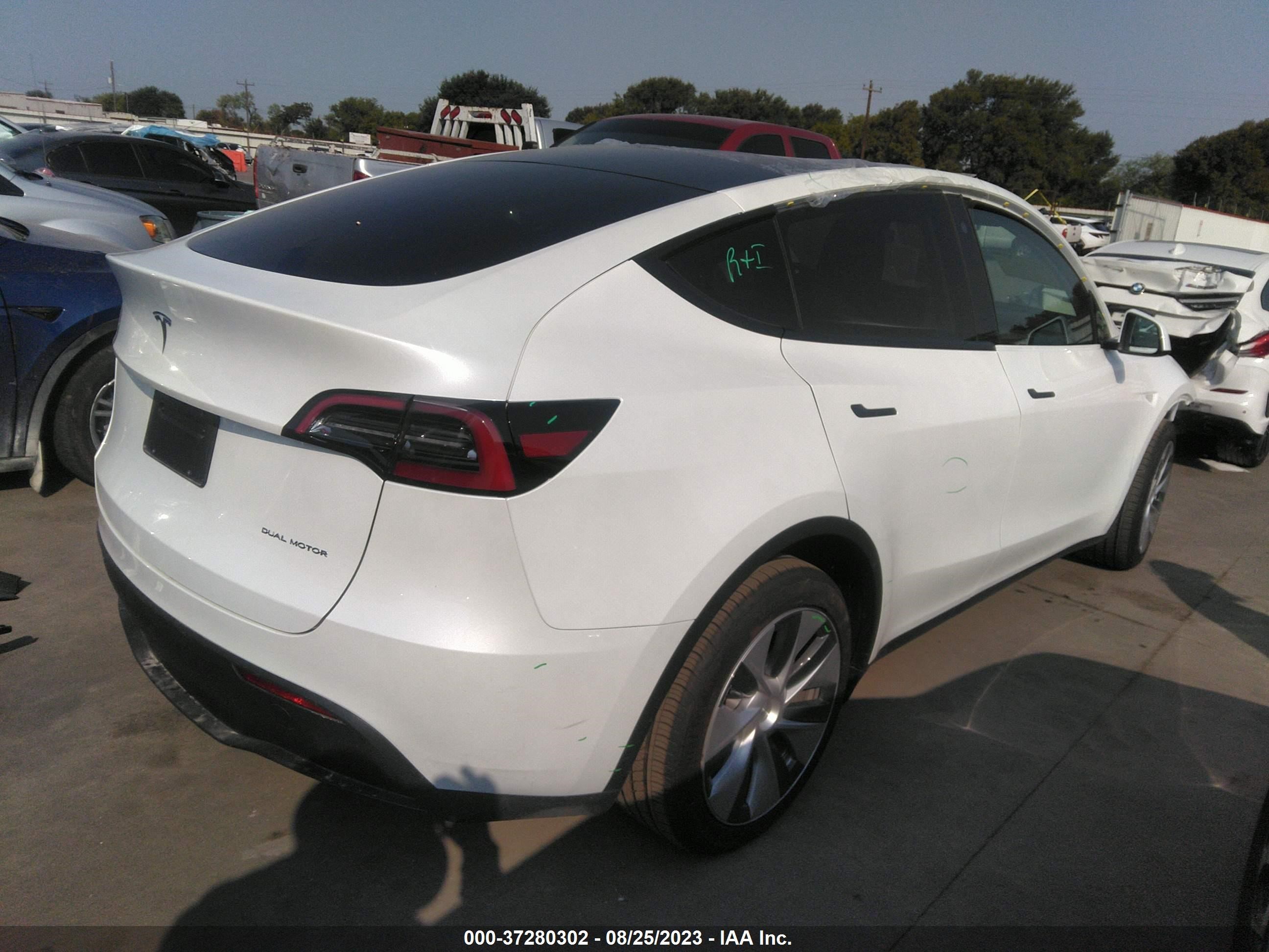 7SAYGDEE3PA088306  tesla model y 2023 IMG 3