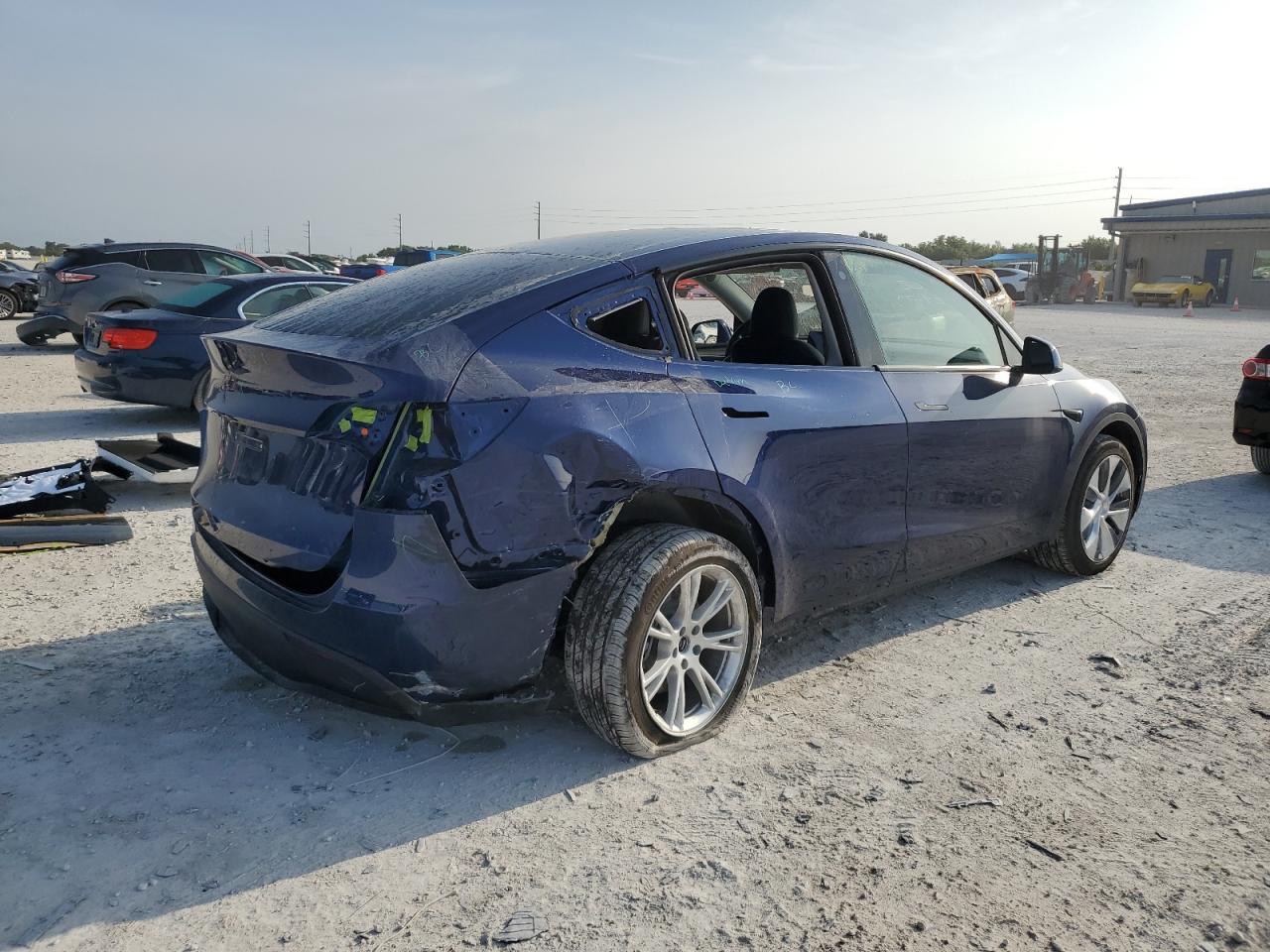 7SAYGDEE6PA106832  tesla model y 2023 IMG 2