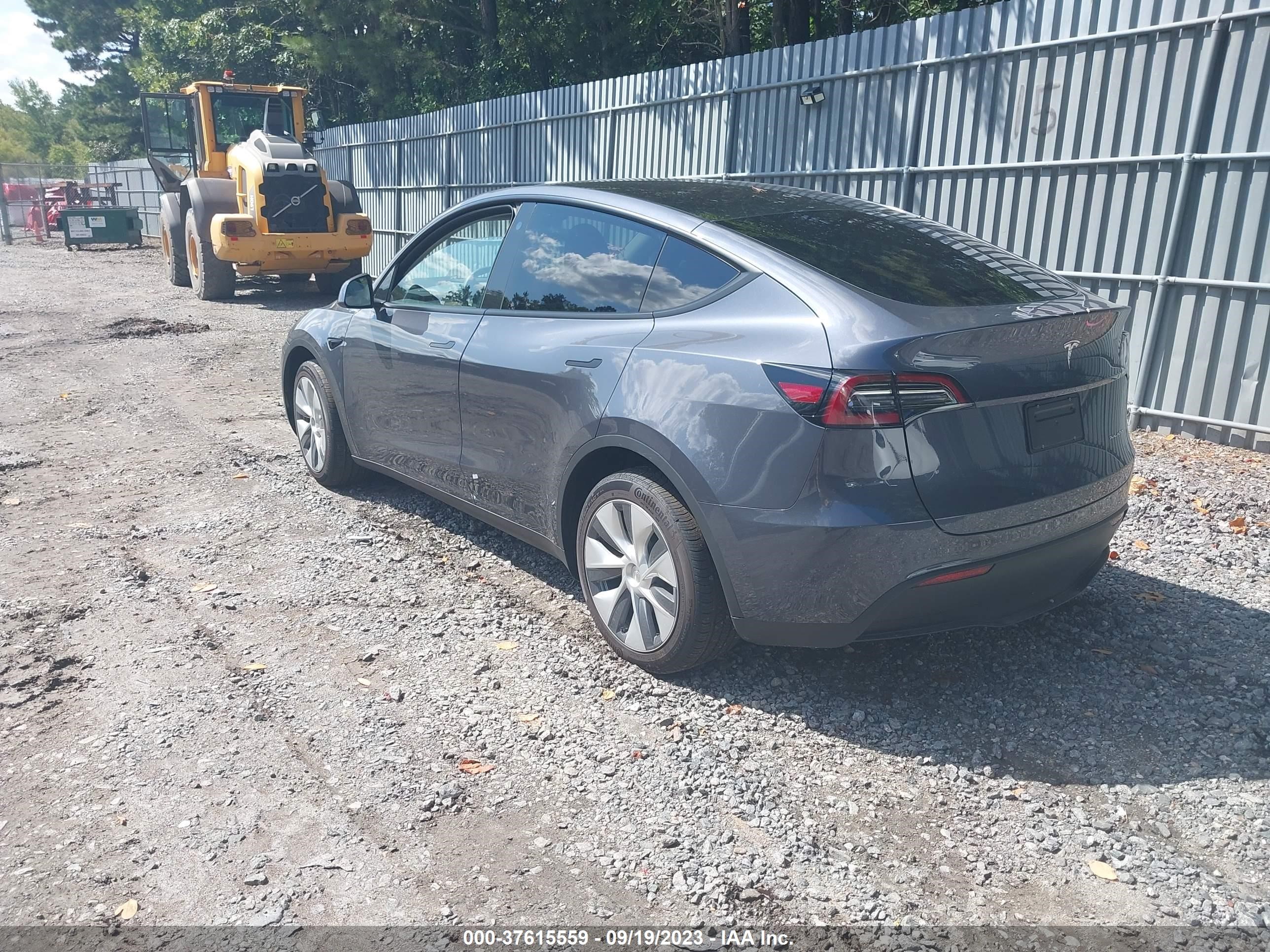 7SAYGDEE7PA120450  tesla model y 2023 IMG 2