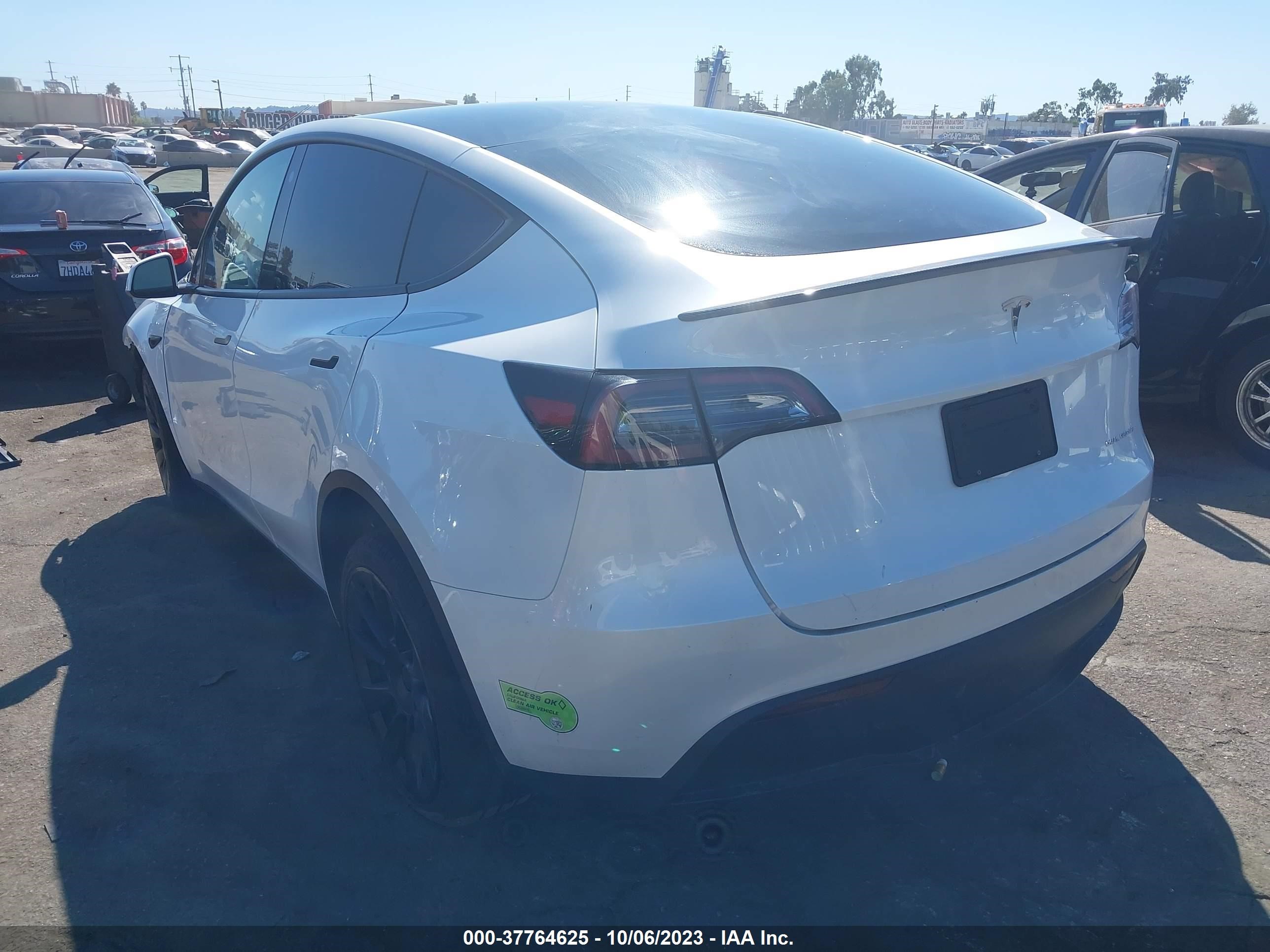 7SAYGDEE9PA059084  tesla model y 2023 IMG 2