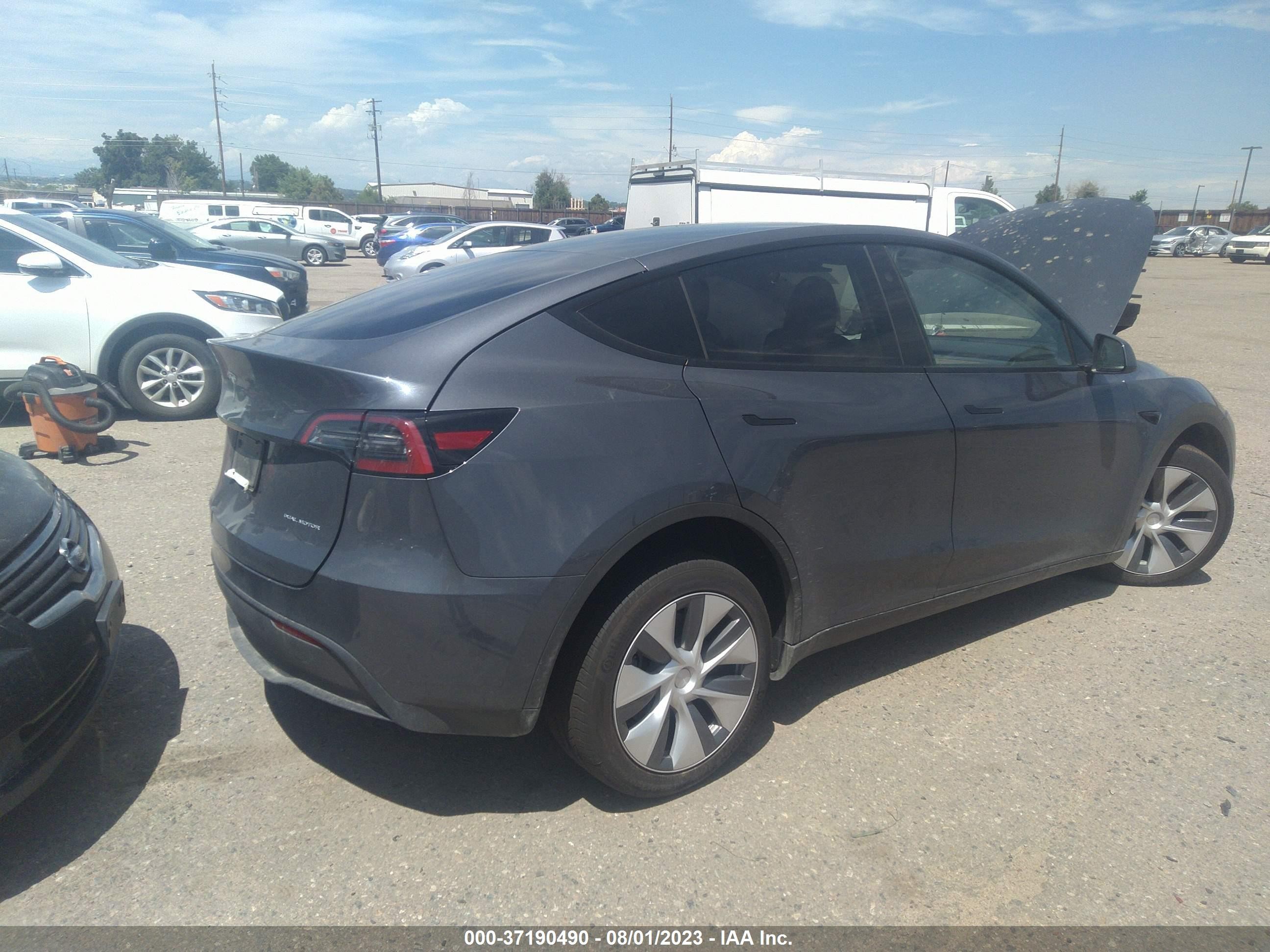 7SAYGDEE9PA137203  tesla model y 2023 IMG 3