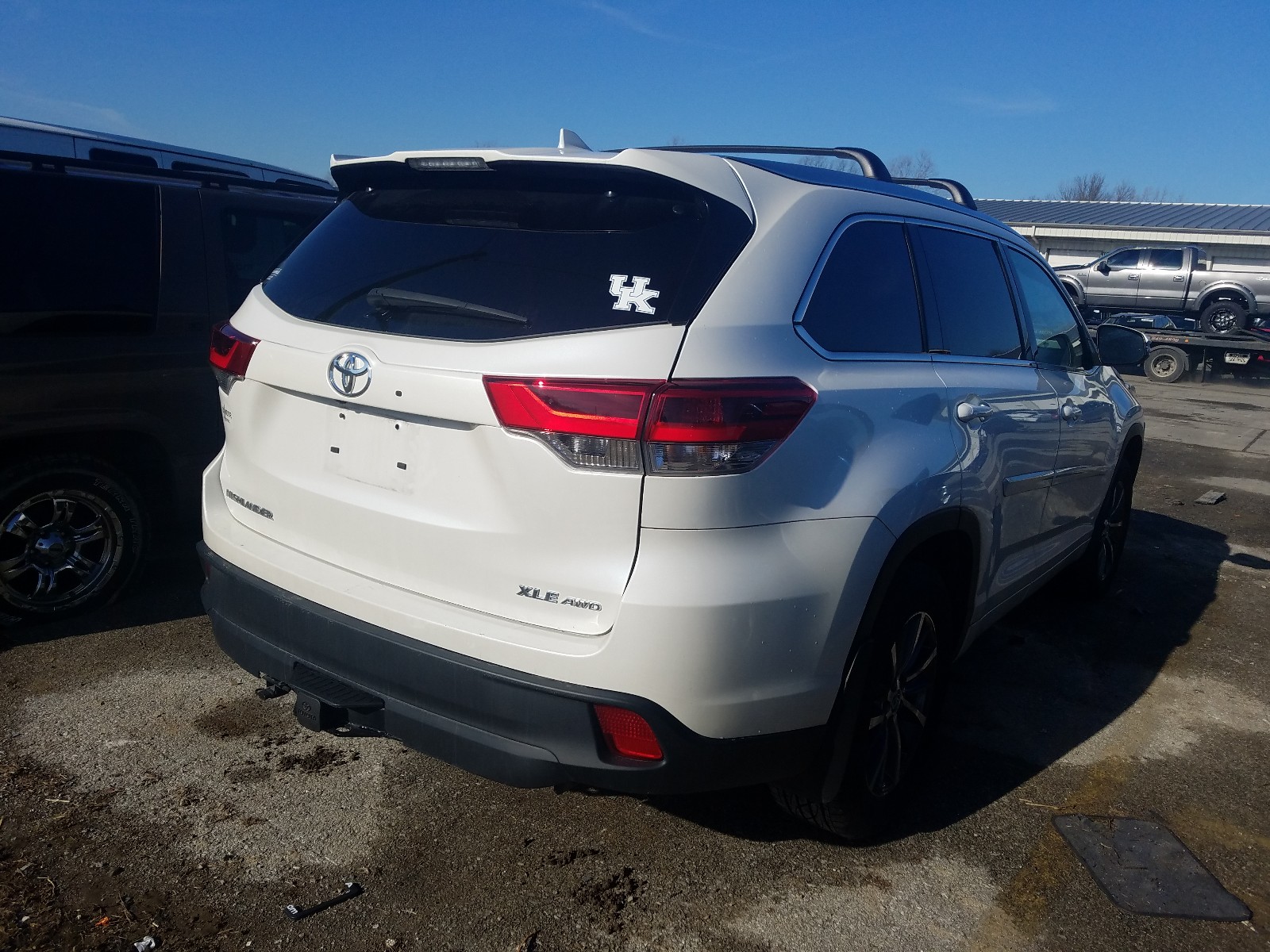 5TDJZRFH9JS808633  toyota highlander 2018 IMG 3