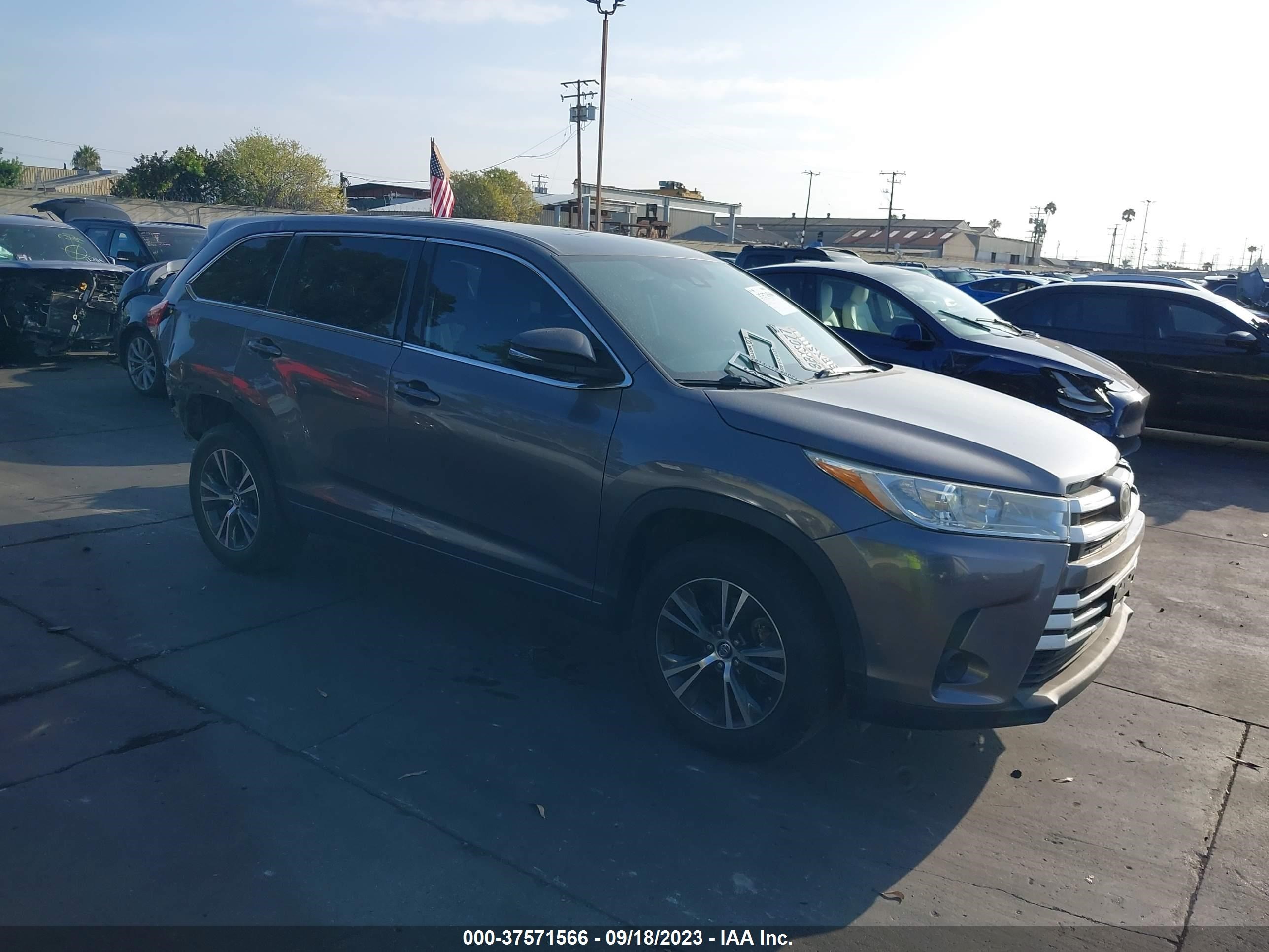 5TDZARFH4JS033863  toyota highlander 2017 IMG 0