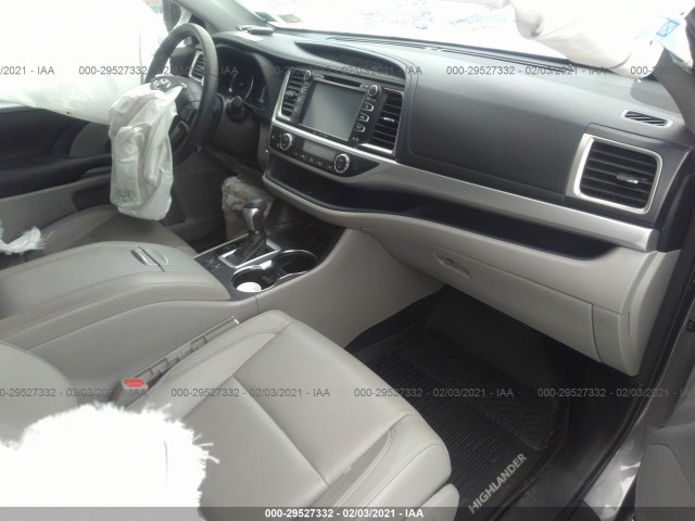 5TDJZRFH8JS903264  toyota highlander 2018 IMG 4