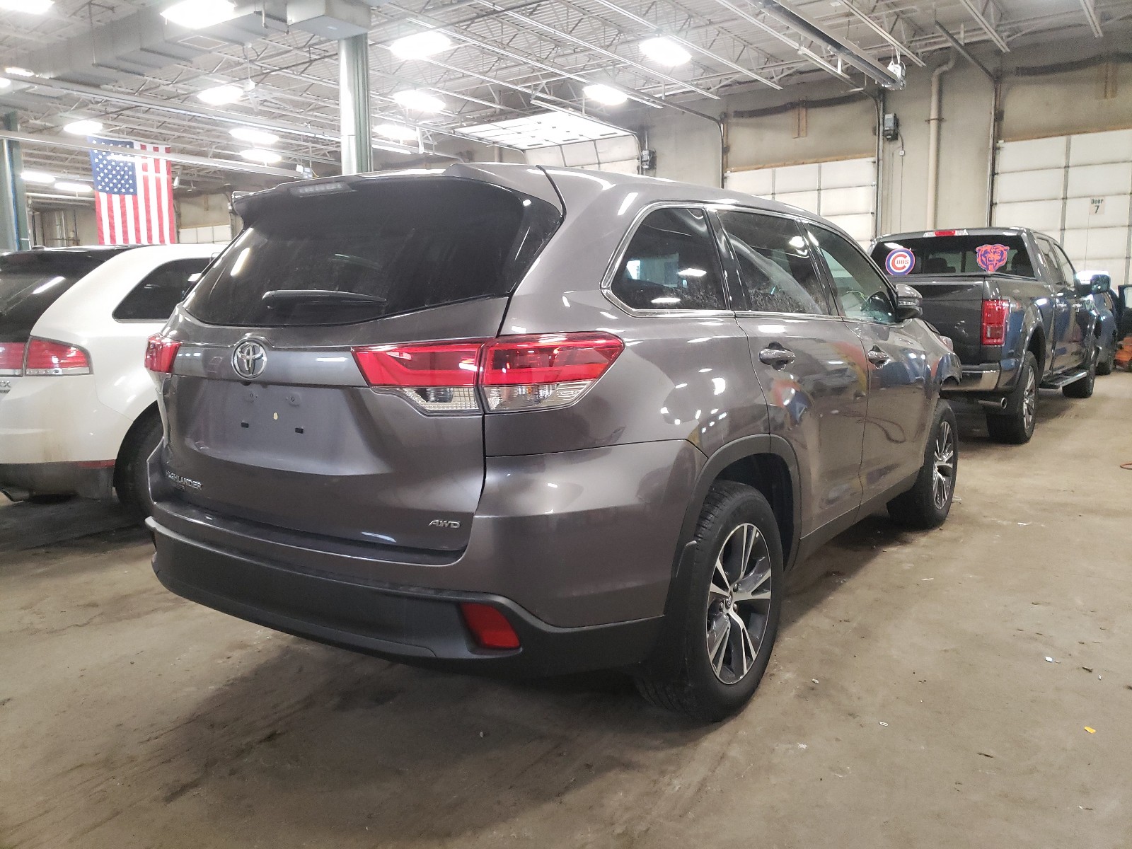 5TDBZRFH9KS702981  toyota highlander 2019 IMG 3