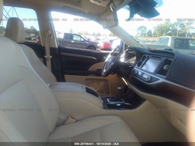 5TDDGRFH1KS060996  toyota highlander 2019 IMG 4