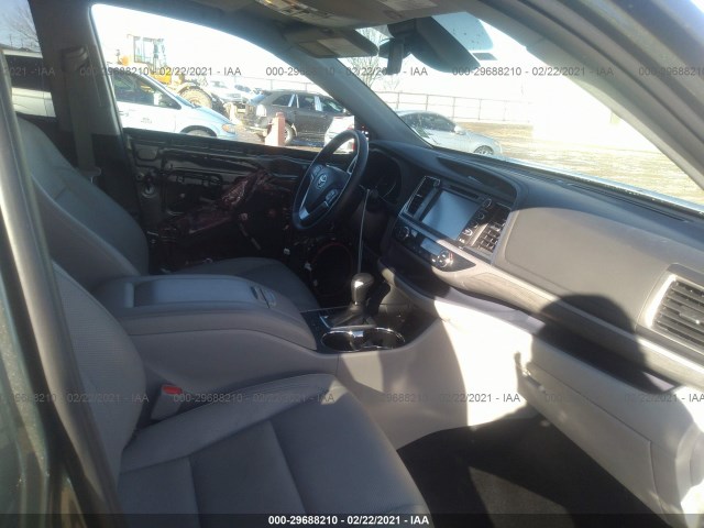 5TDDGRFH1KS070735  toyota highlander 2019 IMG 4