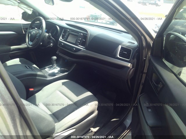 5TDZARFH4KS045058  toyota highlander 2019 IMG 4