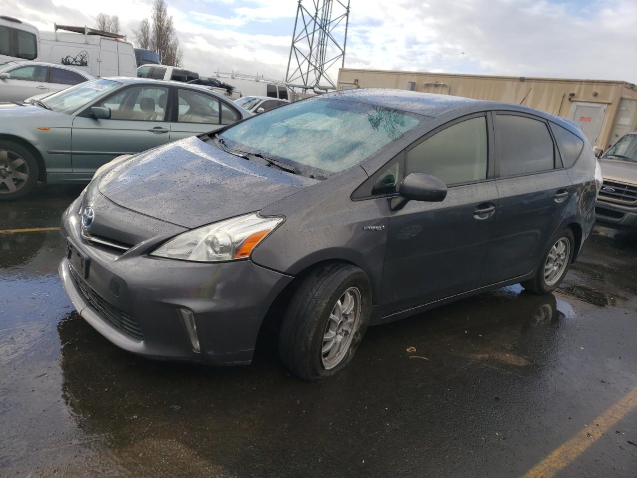 JTDZN3EU7E3308603  toyota prius v 2013 IMG 0