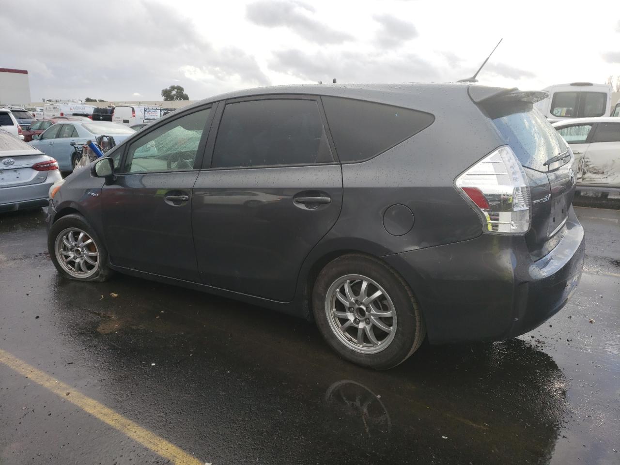 JTDZN3EU7E3308603  toyota prius v 2013 IMG 1