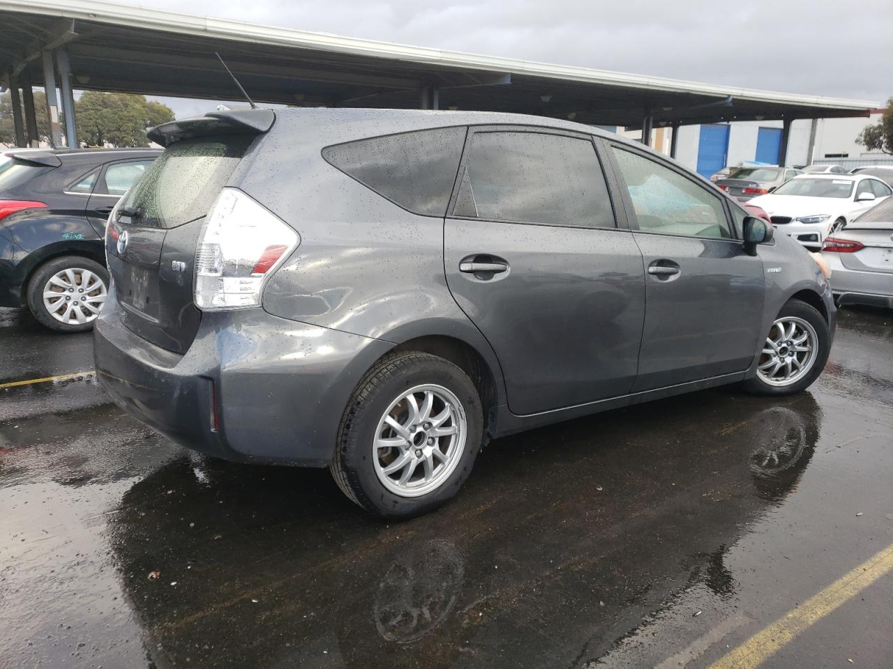 JTDZN3EU7E3308603  toyota prius v 2013 IMG 2