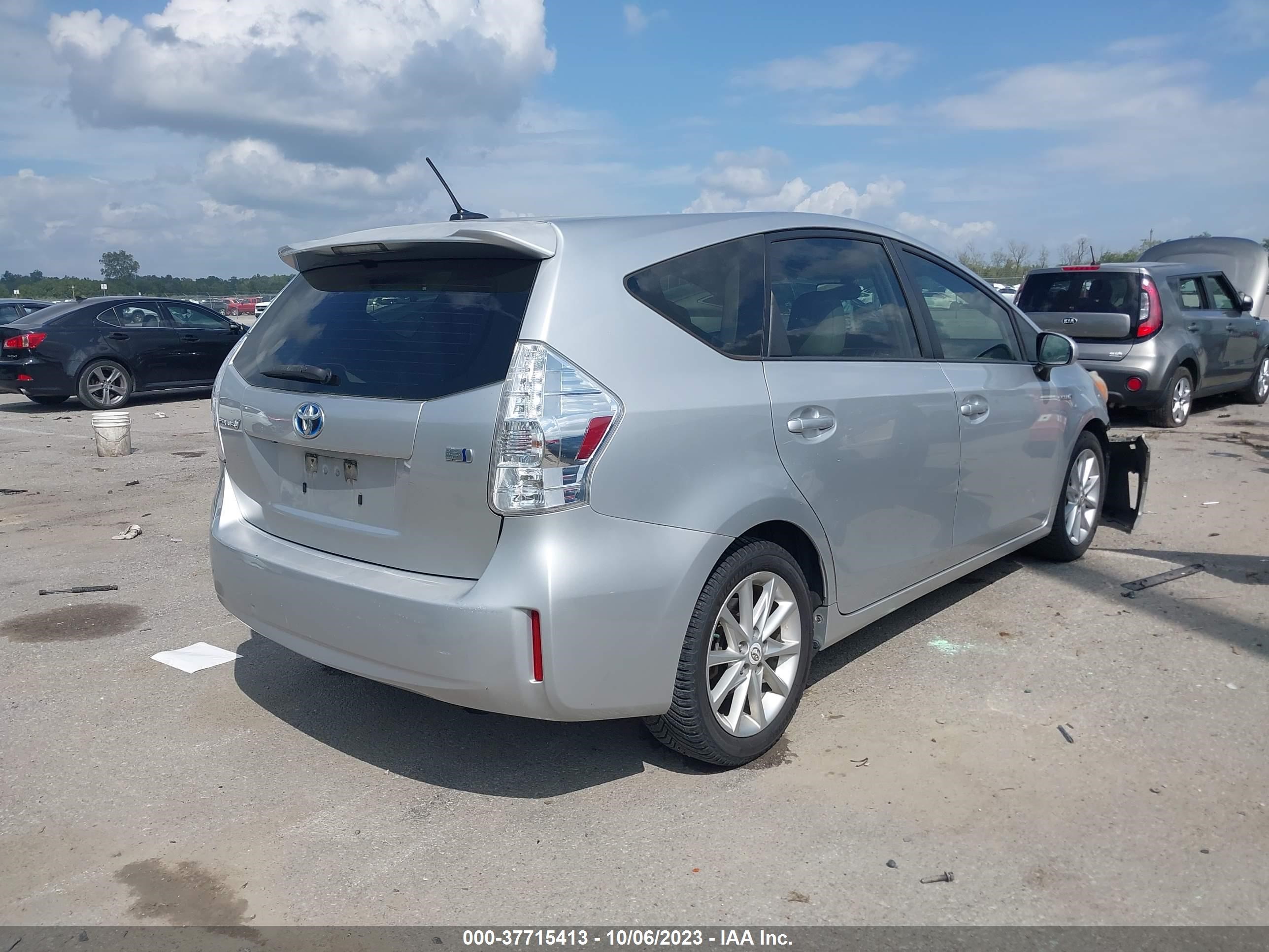 JTDZN3EU1D3198484  toyota prius v (+) 2013 IMG 3