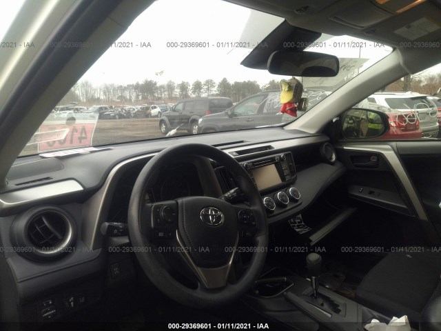 JTMBFREV8JJ259265  toyota rav4 2018 IMG 4