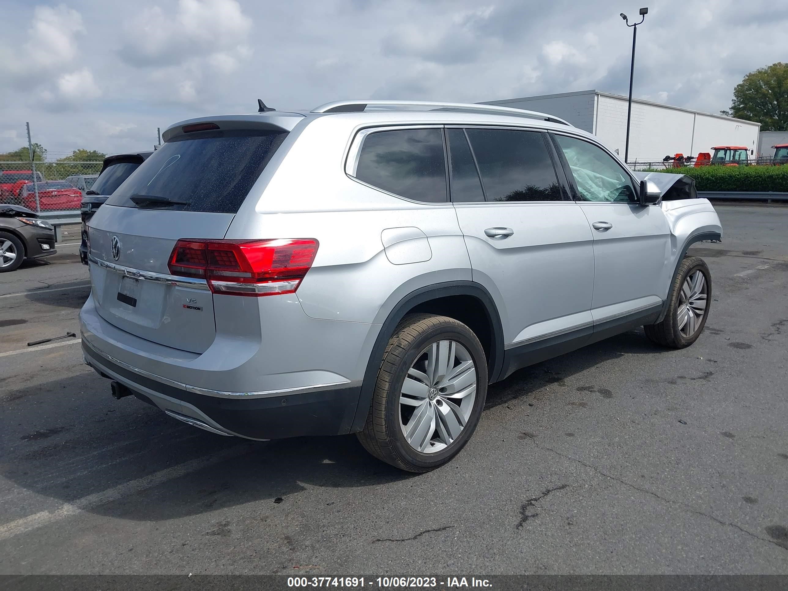 1V2NR2CA9JC557872  volkswagen atlas 2018 IMG 3