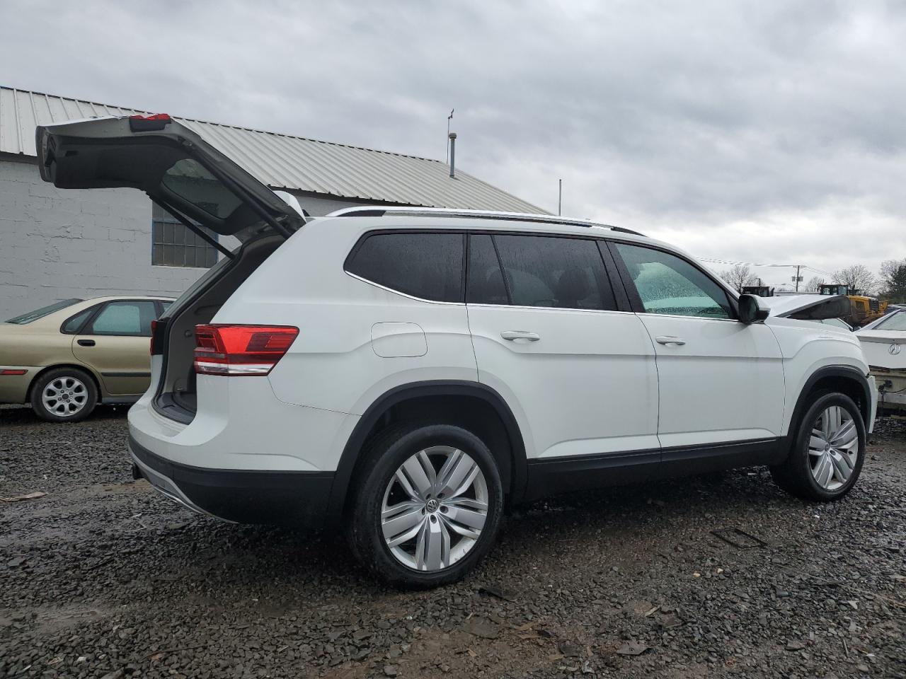 1V2UR2CA2KC586997  volkswagen atlas 2019 IMG 2