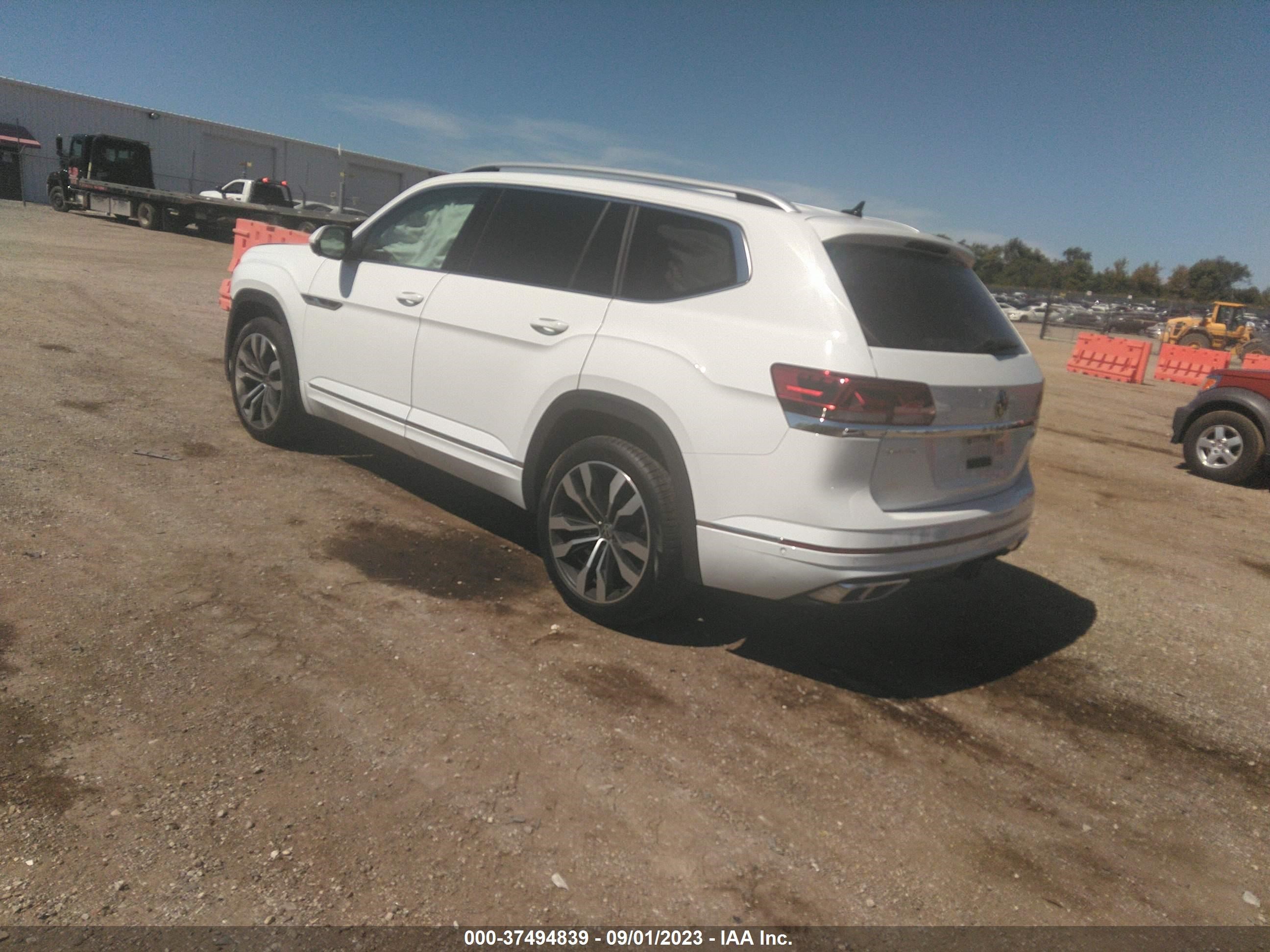 1V2FR2CA9MC560912  volkswagen atlas 2021 IMG 2