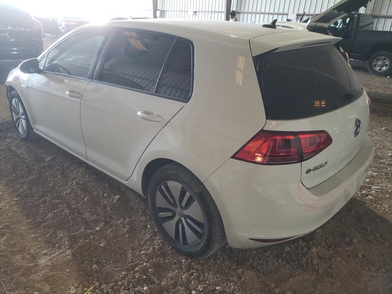 WVWKP7AU6GW902867  volkswagen e-golf 2015 IMG 1