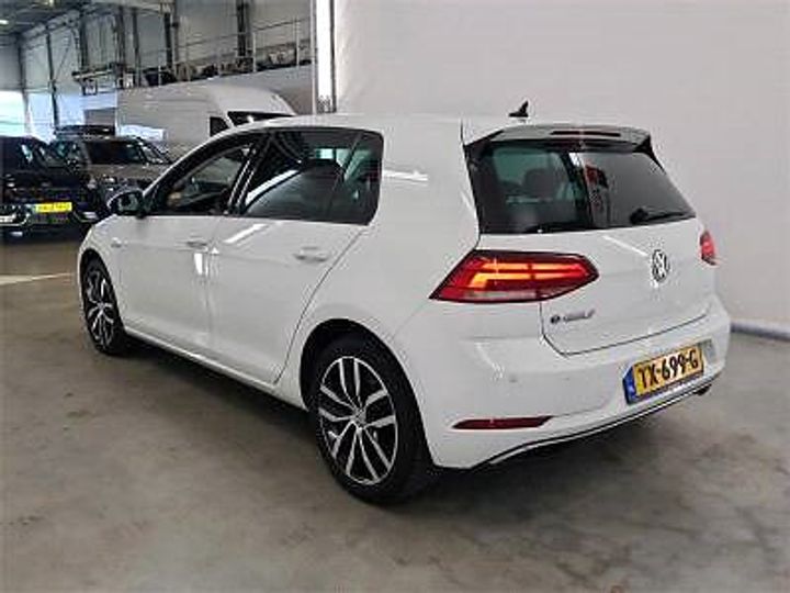 WVWZZZAUZK8903869  volkswagen  2018 IMG 2