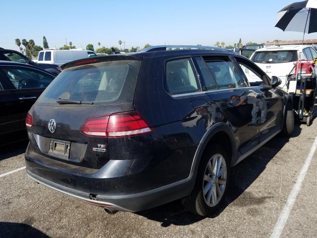 3VWH17AU0JM768325  volkswagen golf 2018 IMG 3