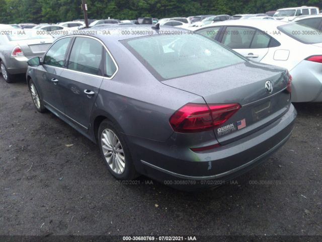 1VWBT7A3XHC024976  volkswagen passat 2017 IMG 2