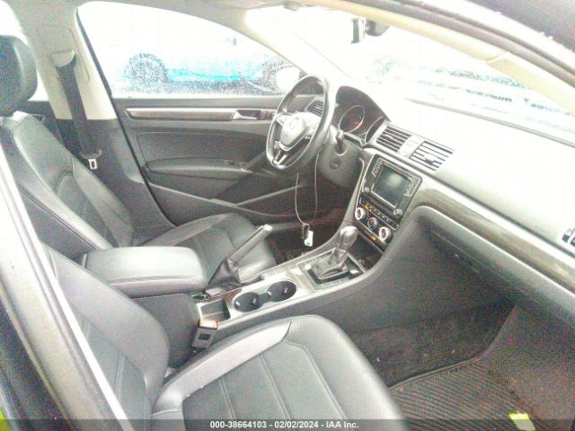 1VWGT7A30HC000790  volkswagen passat 2017 IMG 4