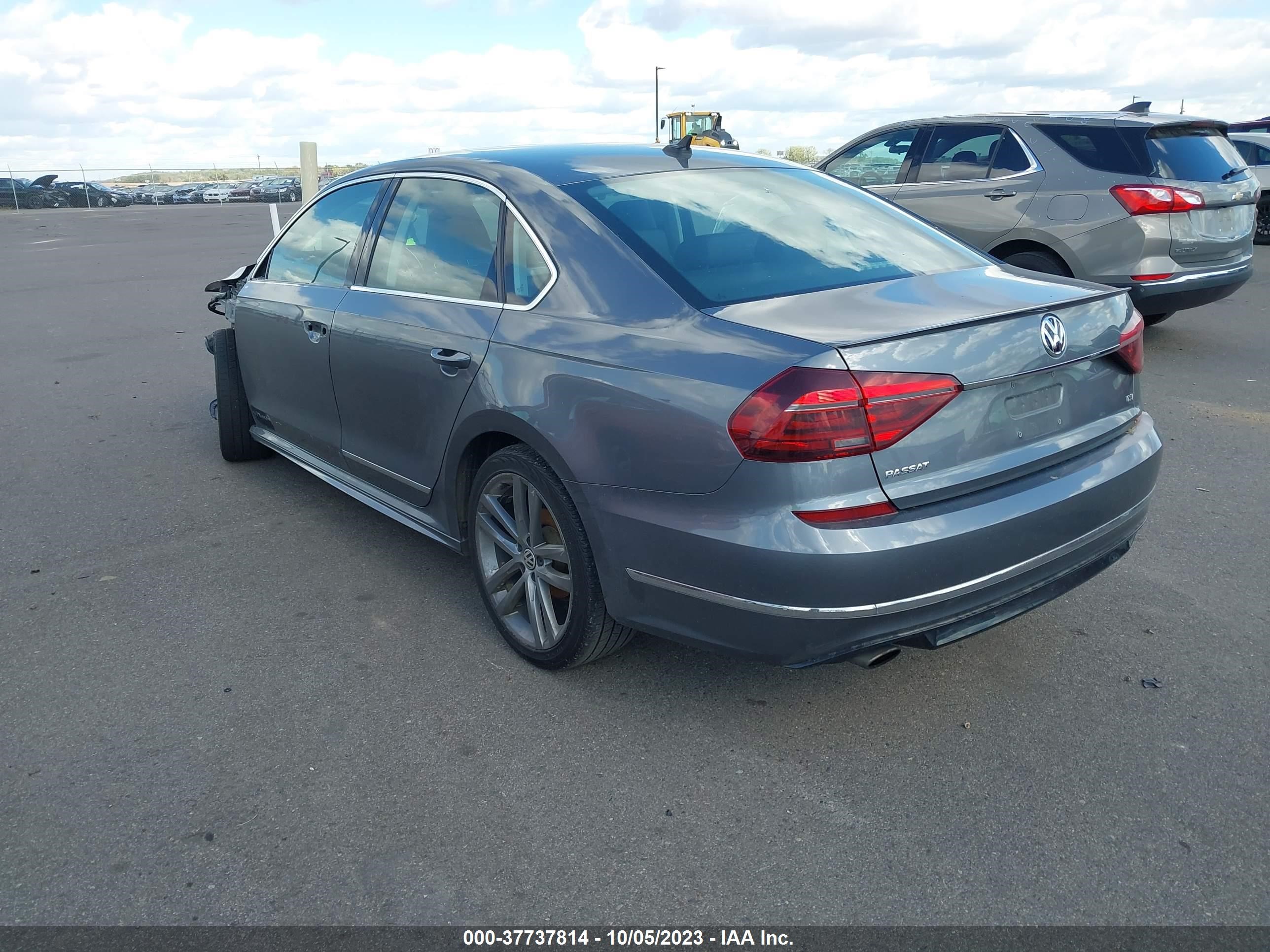 1VWDT7A31HC064677  volkswagen passat 2017 IMG 2