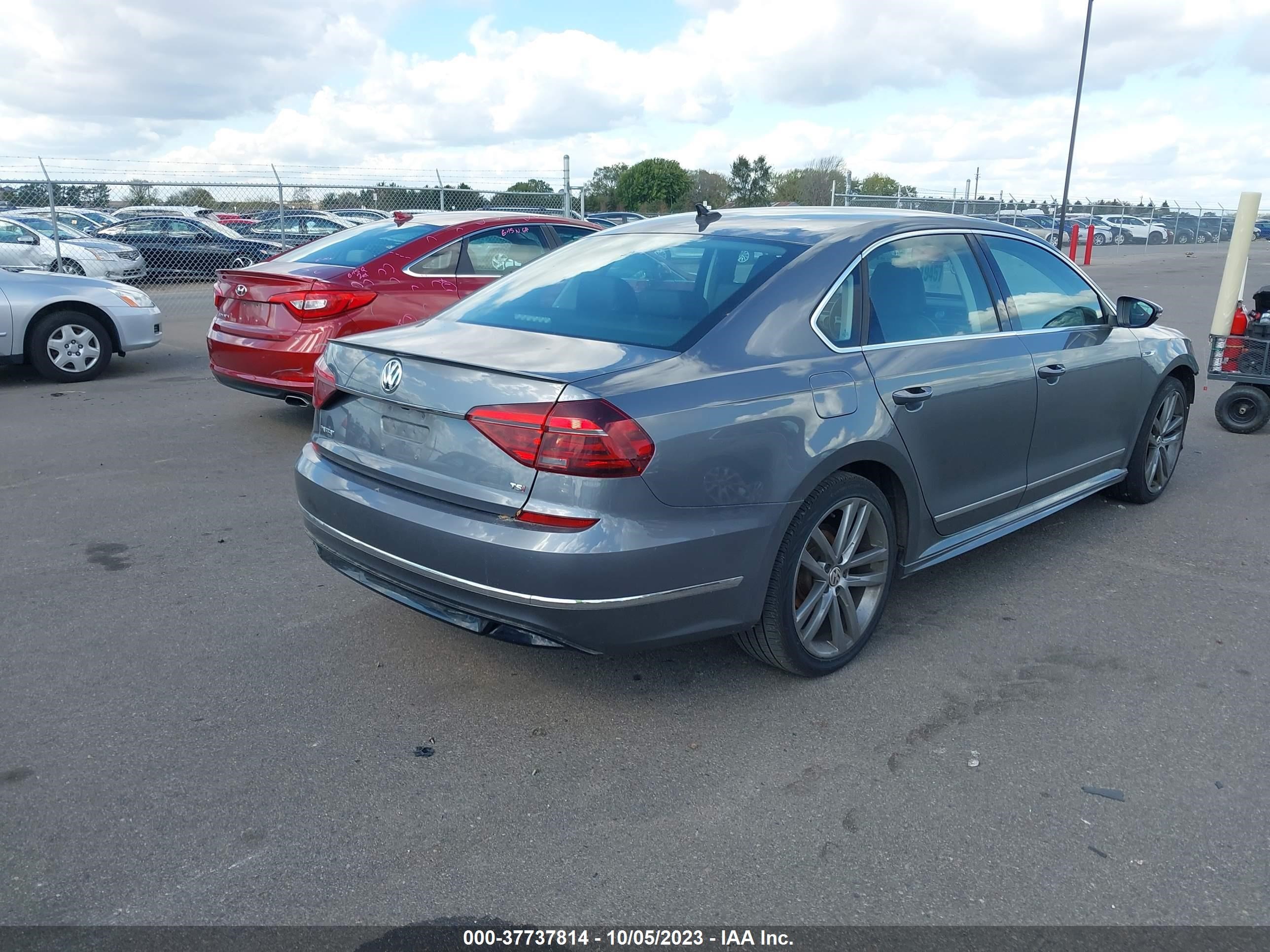 1VWDT7A31HC064677  volkswagen passat 2017 IMG 3