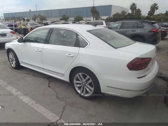 1VWGT7A35HC076442  volkswagen passat 2017 IMG 2