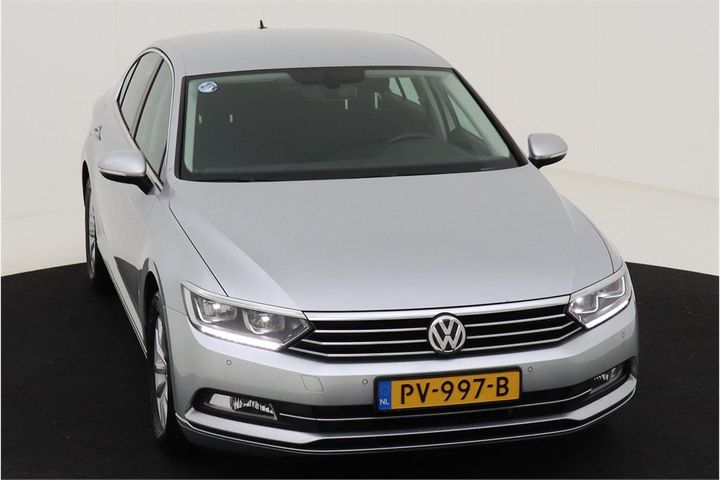 WVWZZZ3CZJE064821  volkswagen passat 2017 IMG 2