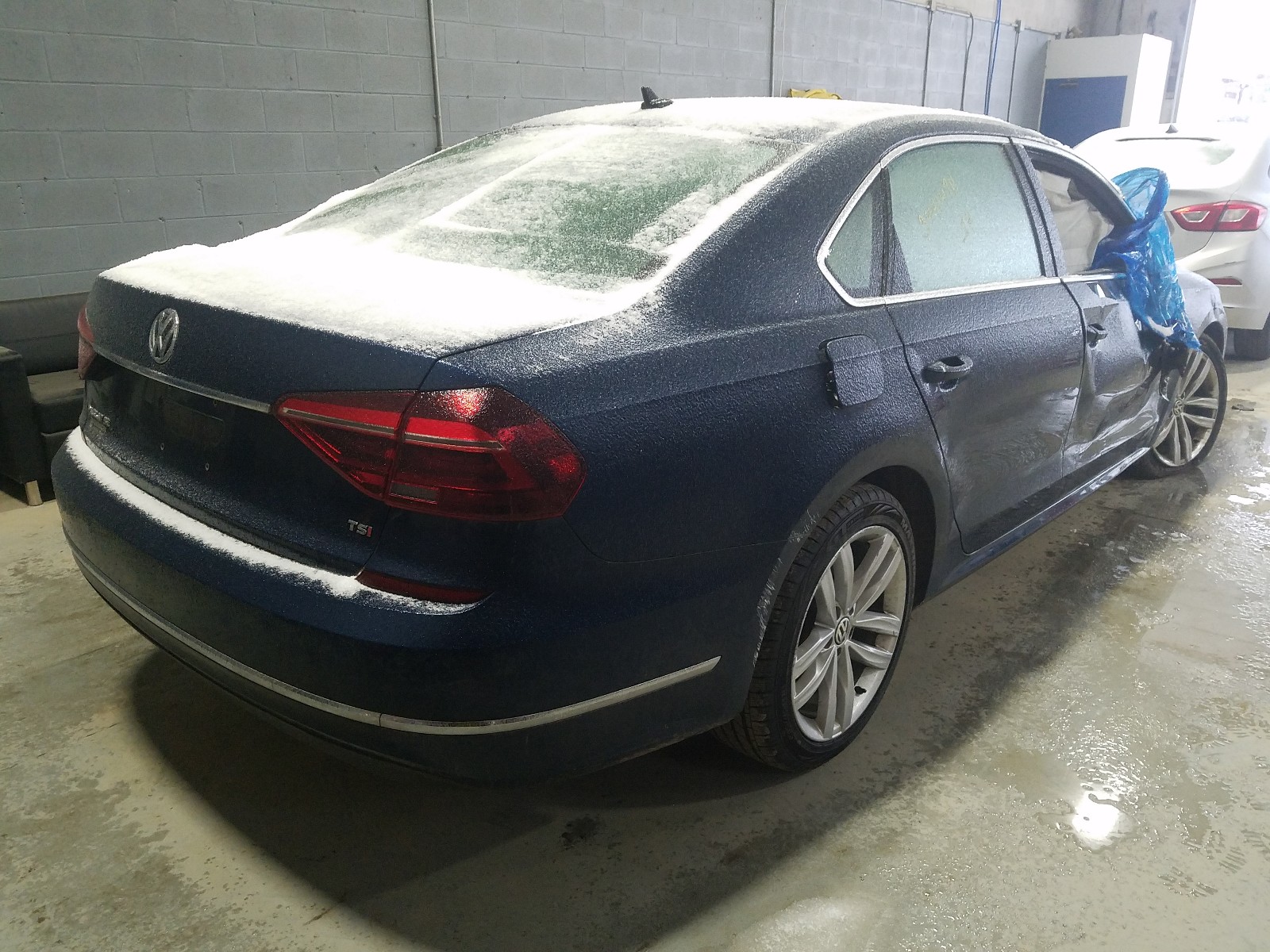 1VWBA7A30JC026862  volkswagen passat 2018 IMG 3