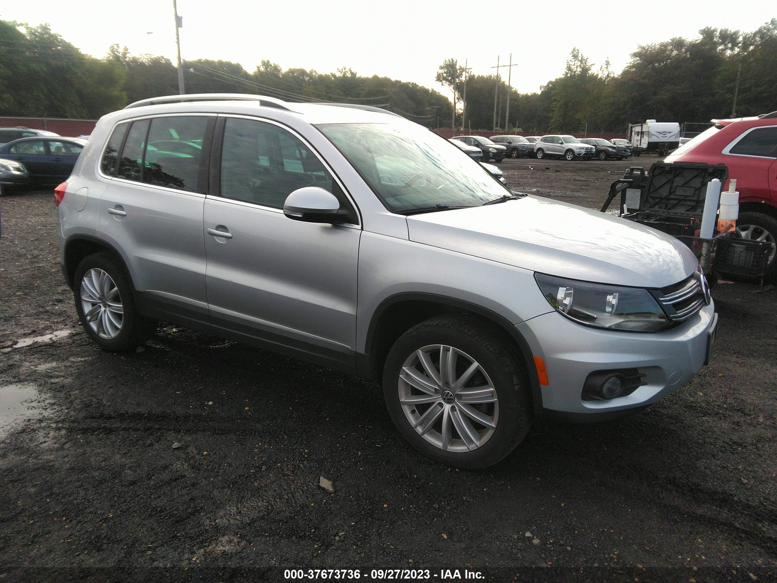 WVGBV7AX2CW577561  volkswagen tiguan 2012 IMG 0