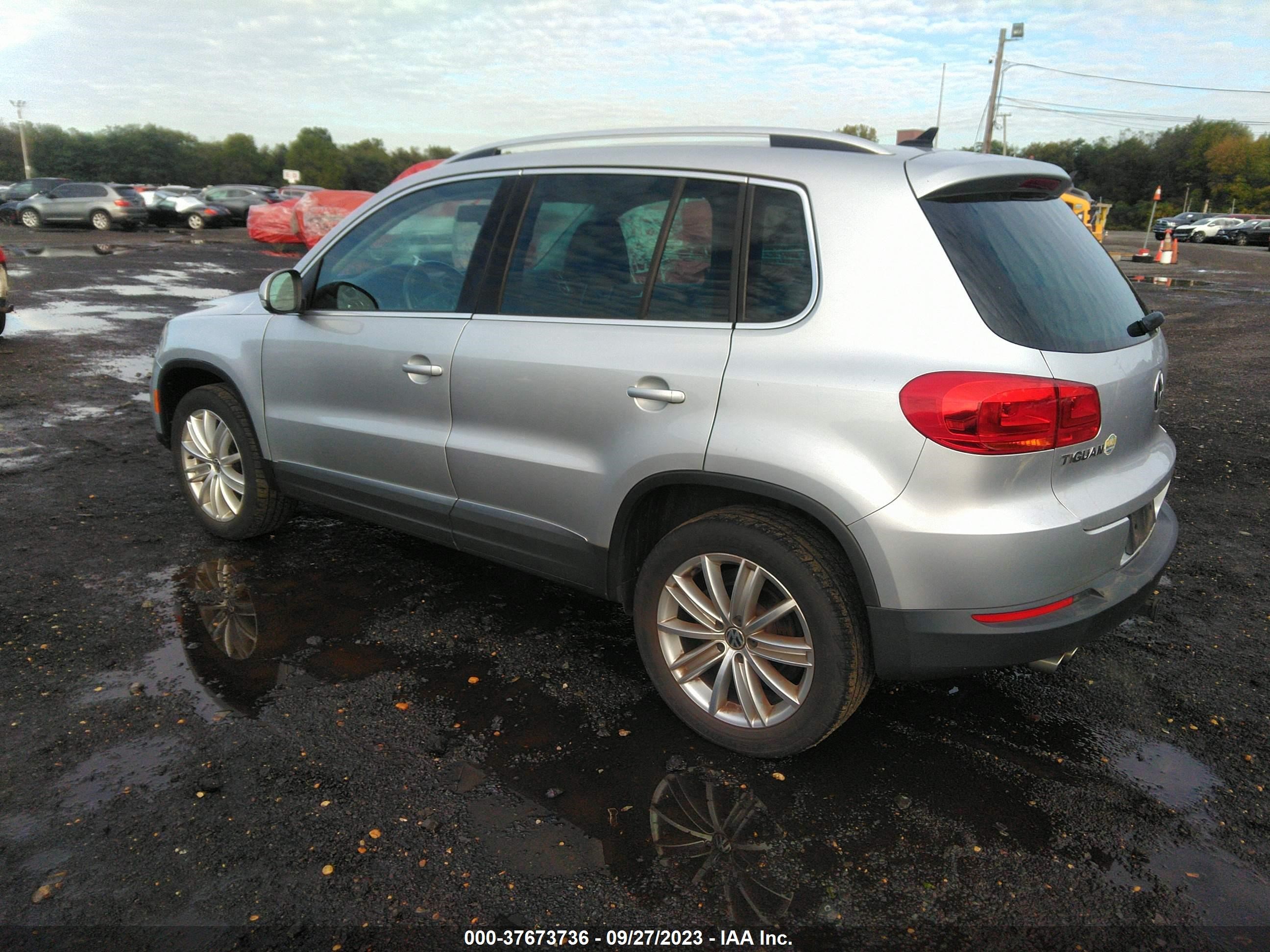 WVGBV7AX2CW577561  volkswagen tiguan 2012 IMG 2