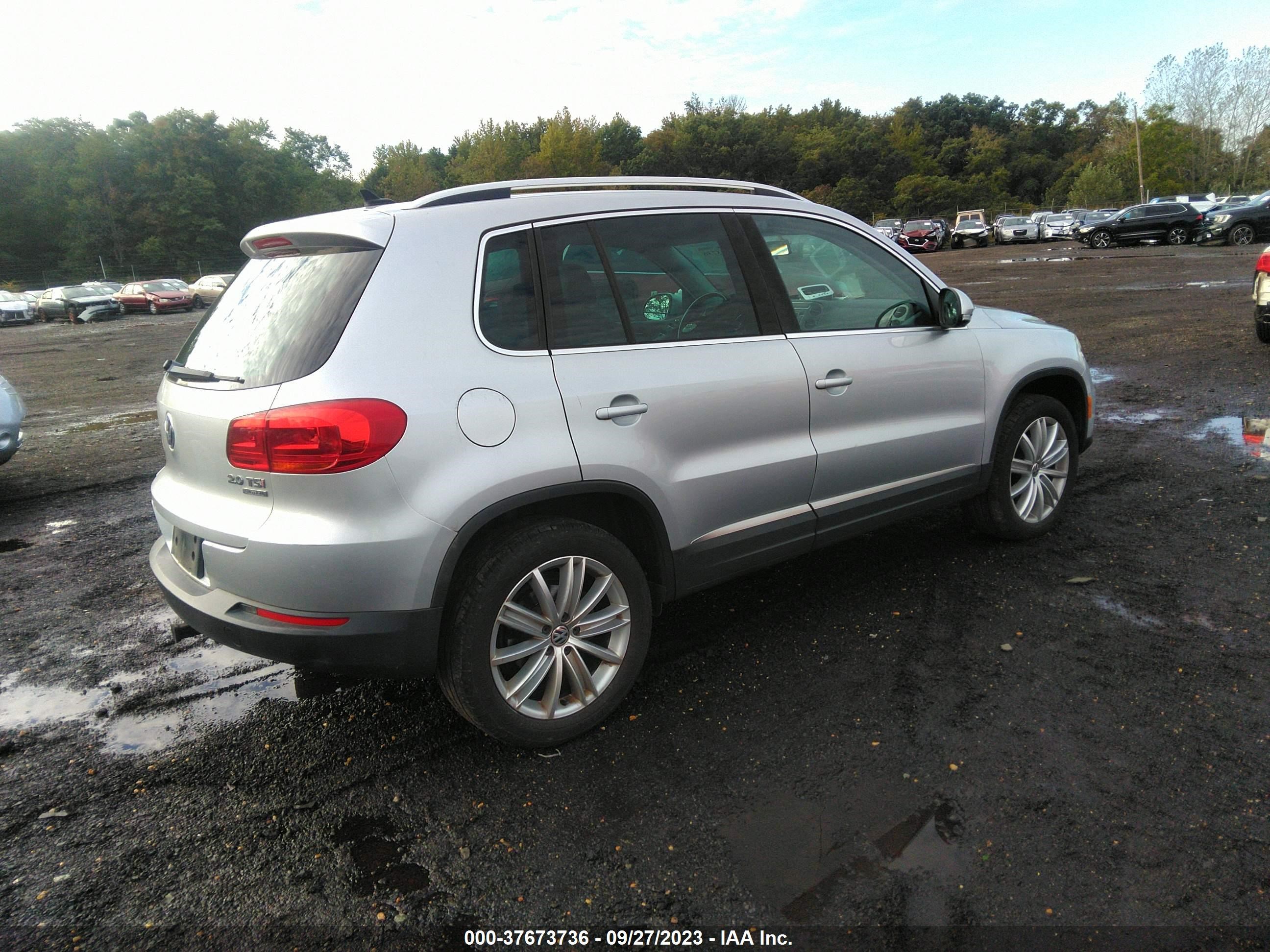 WVGBV7AX2CW577561  volkswagen tiguan 2012 IMG 3