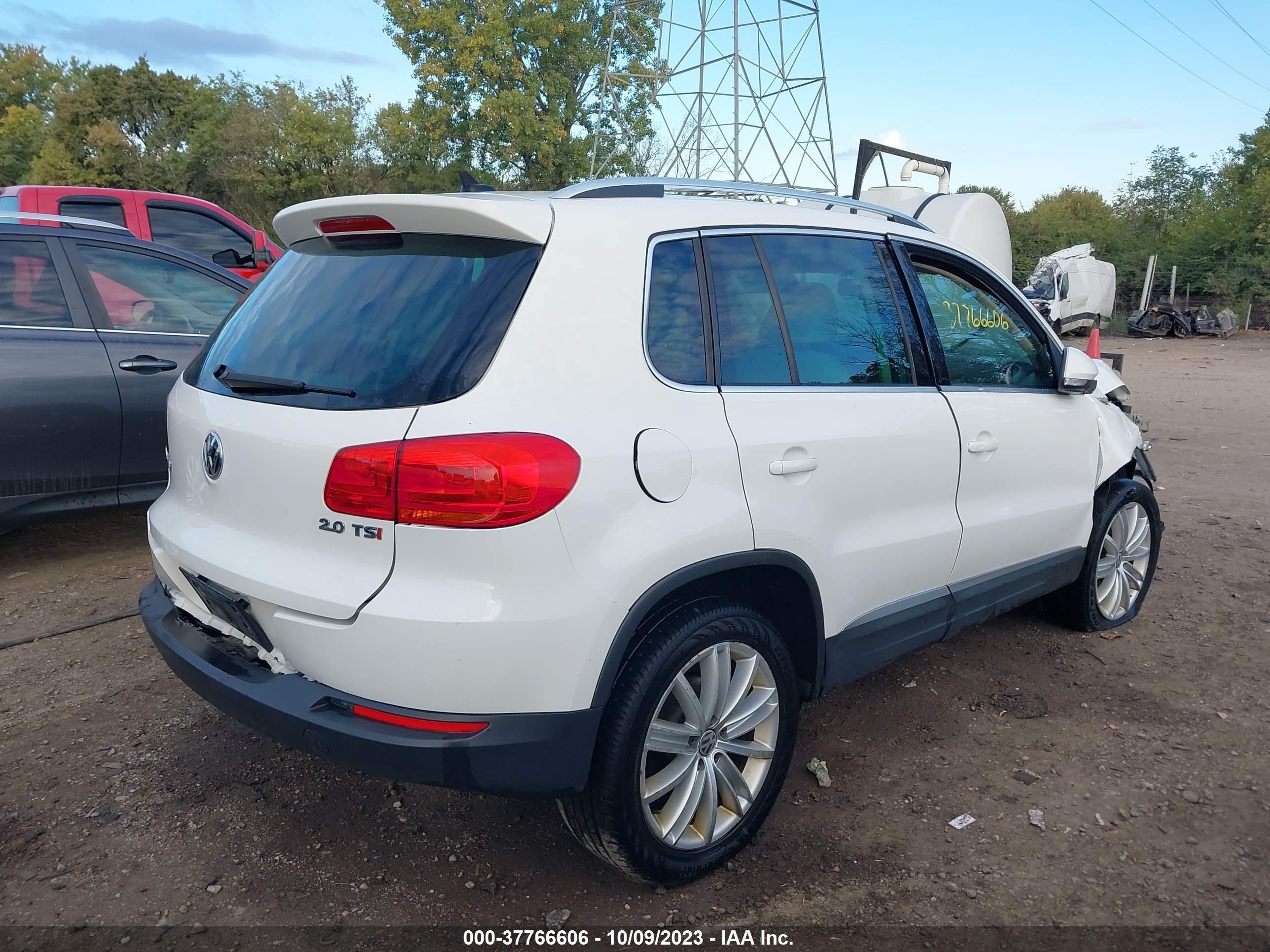 WVGAV3AX7EW547835  volkswagen tiguan 2013 IMG 3