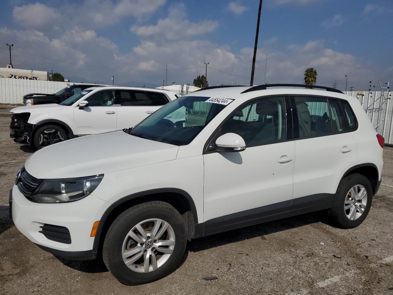 WVGBV7AX6FW502978  volkswagen tiguan 2015 IMG 0