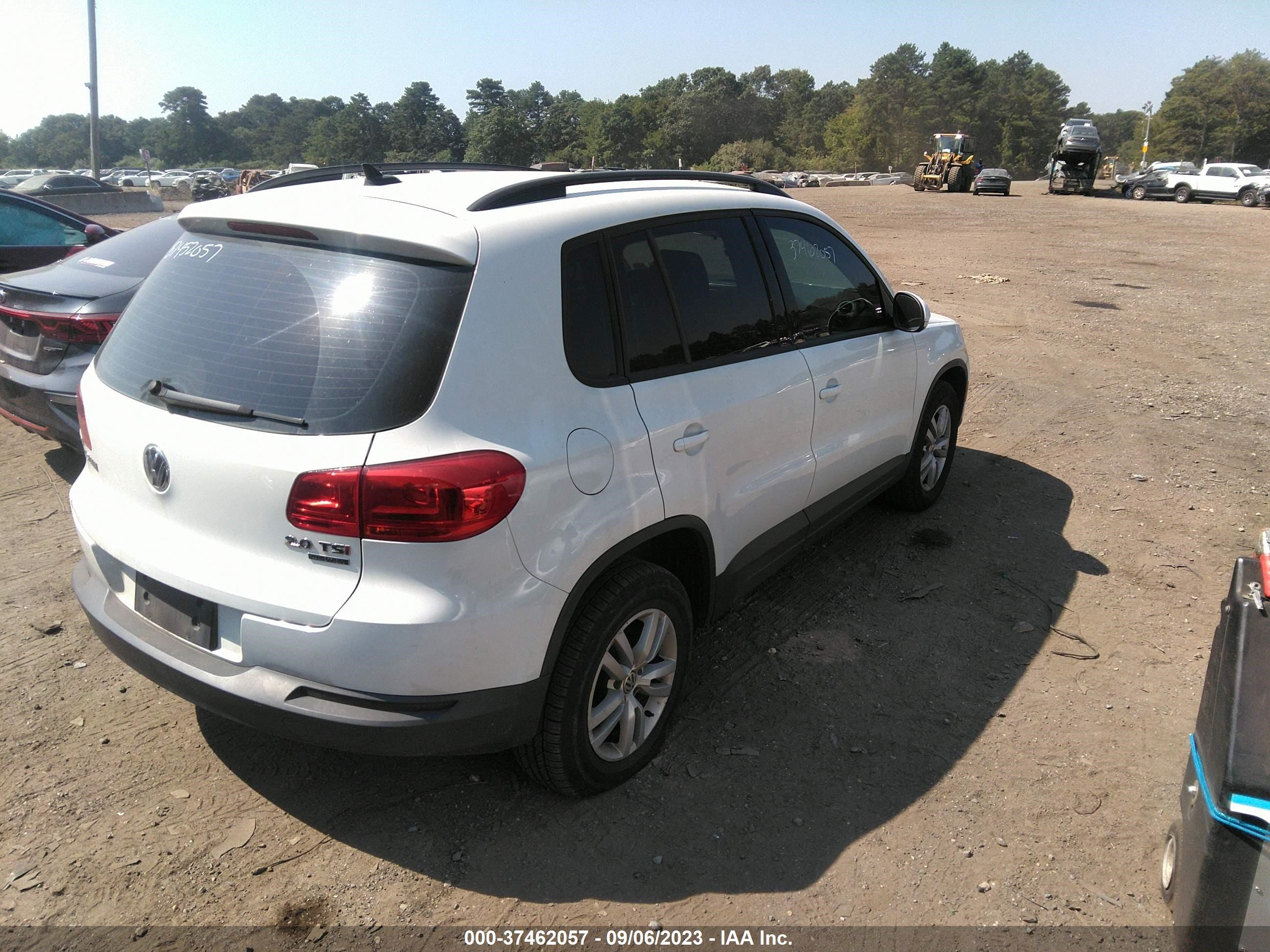 WVGBV7AX2FW582151  volkswagen tiguan 2015 IMG 3