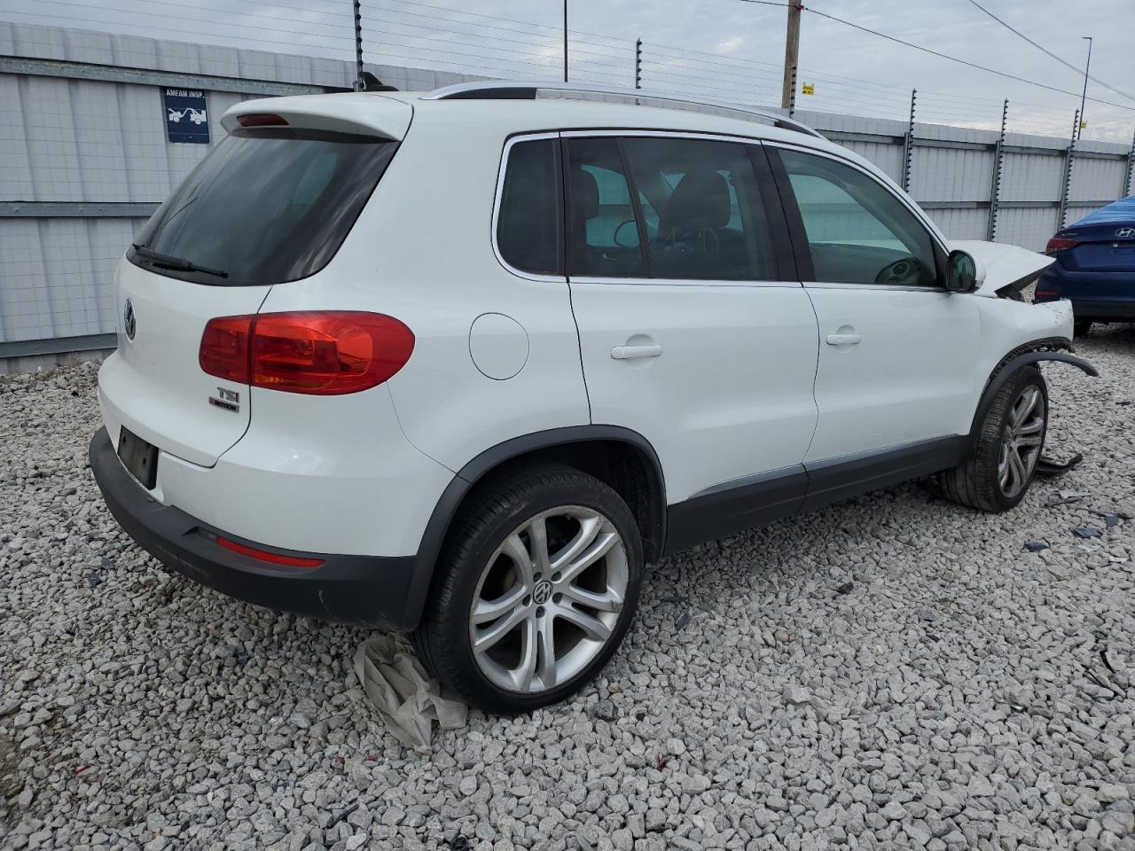 WVGBV7AX6GW551339  volkswagen tiguan 2015 IMG 2