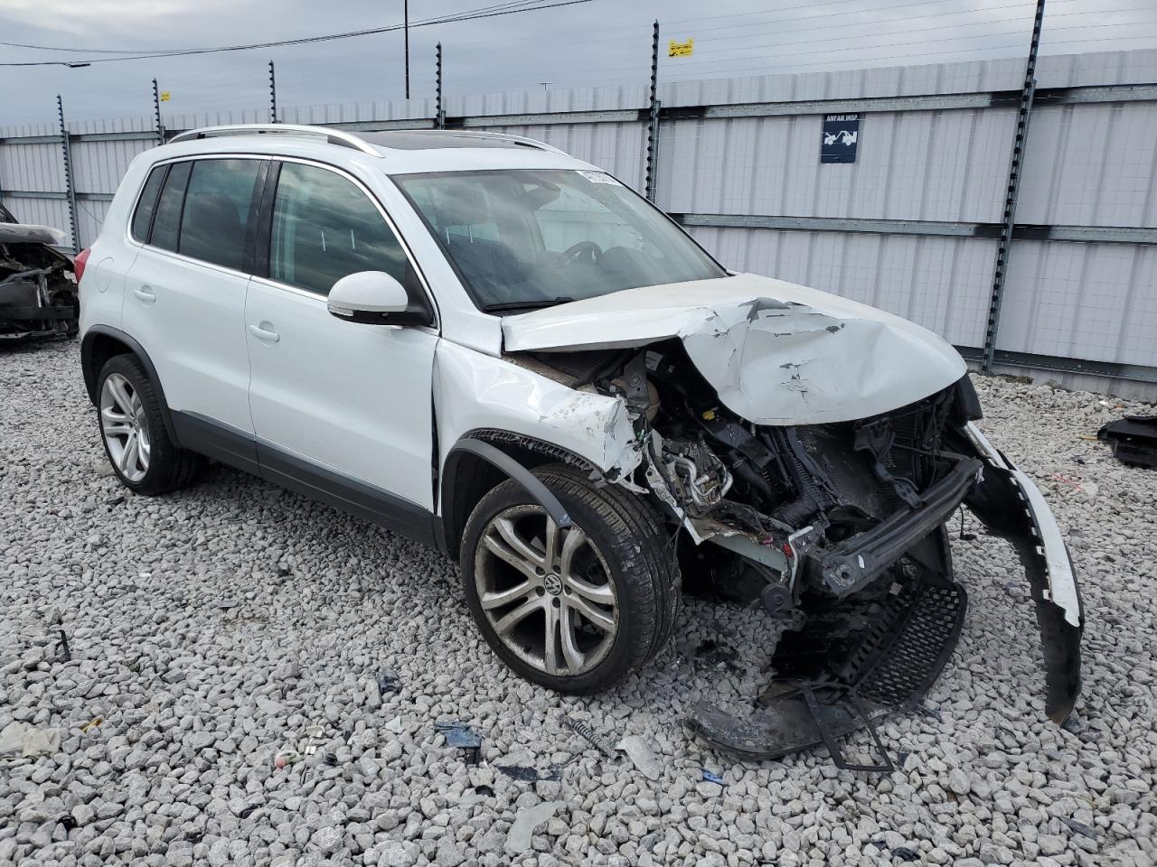 WVGBV7AX6GW551339  volkswagen tiguan 2015 IMG 3