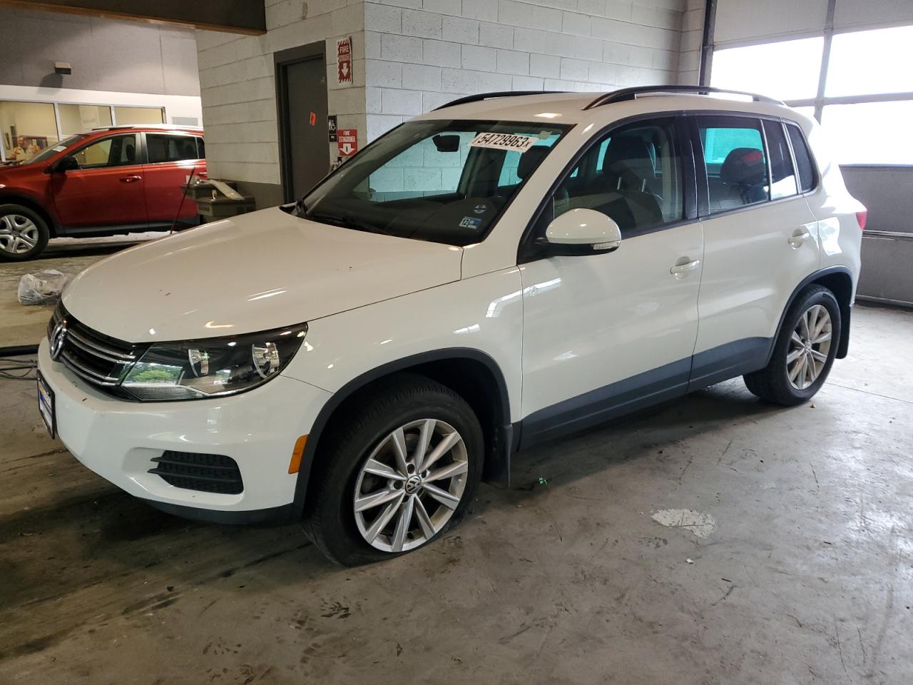 WVGBV7AX8FW581506  volkswagen tiguan 2015 IMG 0