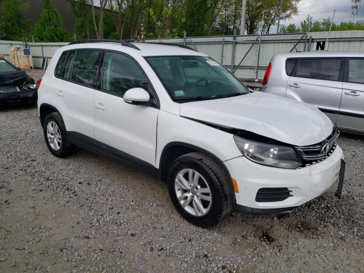 WVGBV7AX9FW610740  volkswagen tiguan 2015 IMG 3