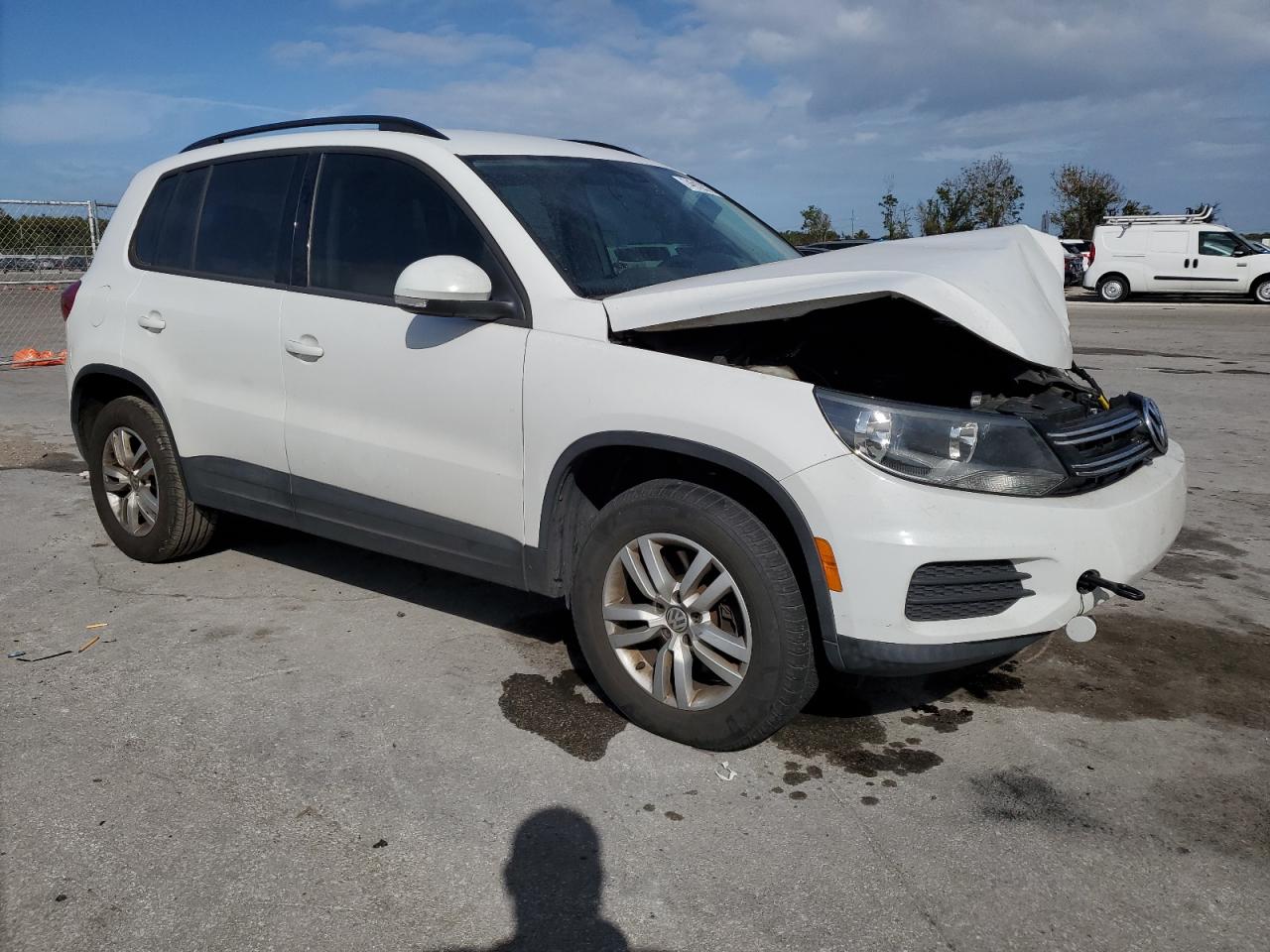 WVGAV7AX6HK009985  volkswagen tiguan 2017 IMG 3