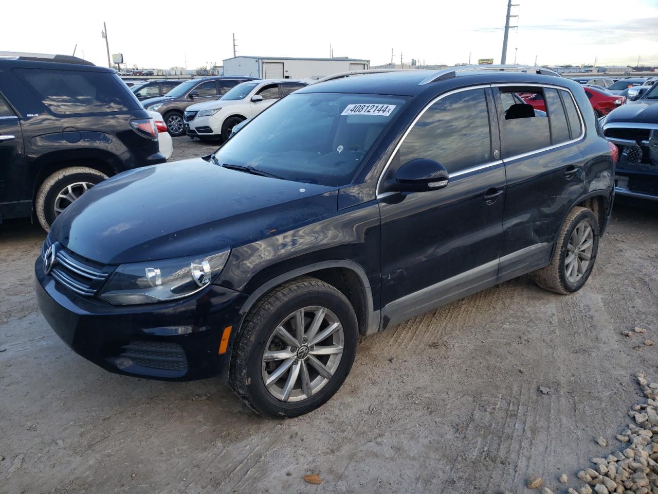 WVGRV7AX3HK020347  volkswagen tiguan 2016 IMG 0