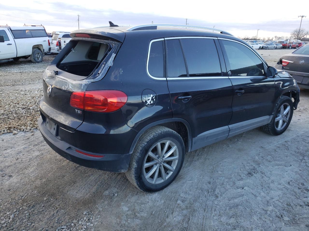 WVGRV7AX3HK020347  volkswagen tiguan 2016 IMG 2